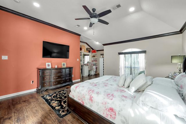 1000 N Arbor Way, Conroe, TX 77303