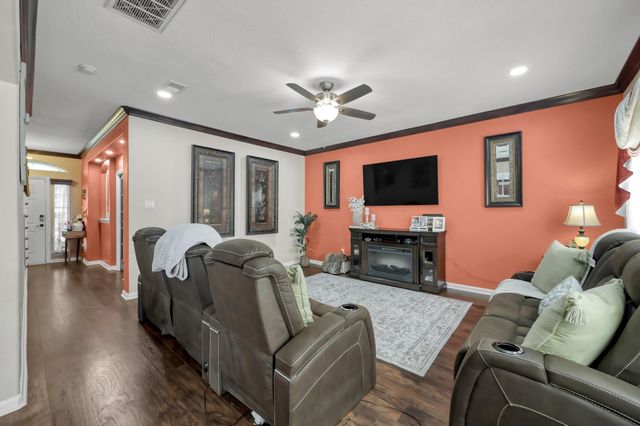 1000 N Arbor Way, Conroe, TX 77303