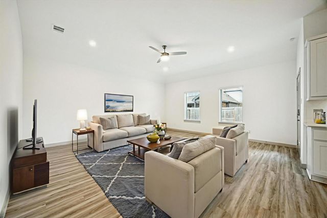 727 Kingwood Drive, League City, TX 77573