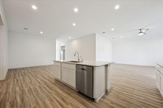 727 Kingwood Drive, League City, TX 77573