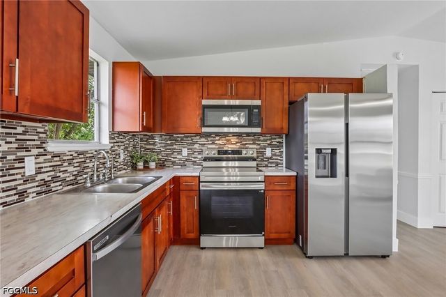 3709 10th ST SW, Lehigh Acres, FL 33976