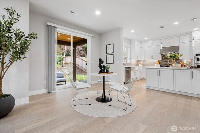 7230 NE 129th St, Kirkland, WA 98034