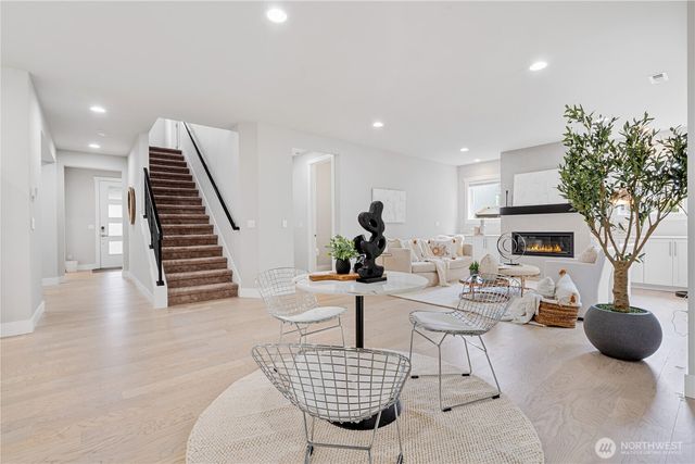 7230 NE 129th St, Kirkland, WA 98034