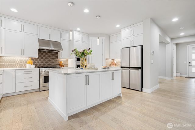 7230 NE 129th St, Kirkland, WA 98034