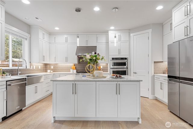 7230 NE 129th St, Kirkland, WA 98034