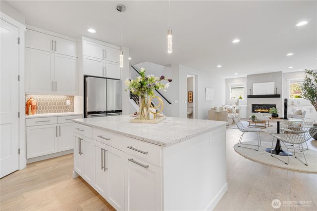 7230 NE 129th St, Kirkland, WA 98034