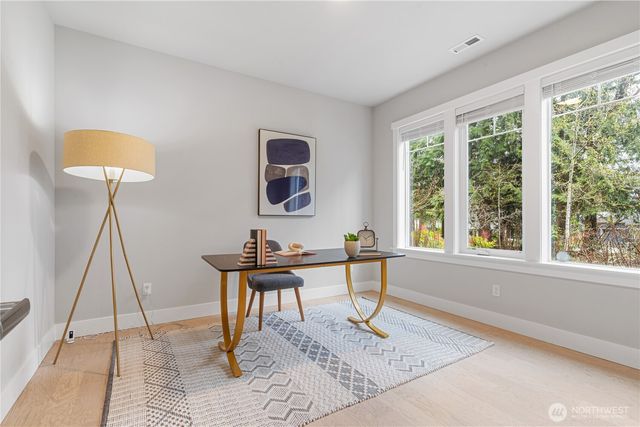 7230 NE 129th St, Kirkland, WA 98034