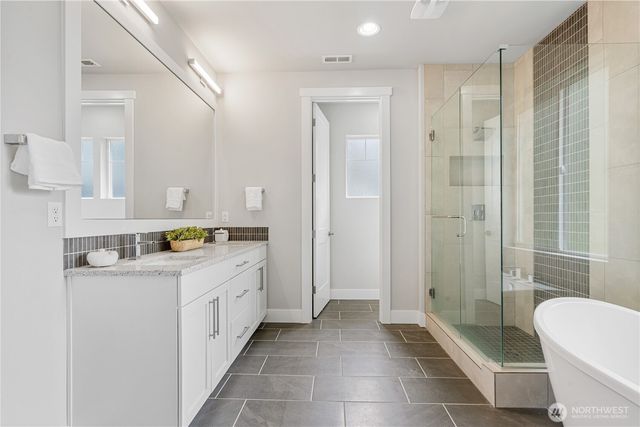 7230 NE 129th St, Kirkland, WA 98034