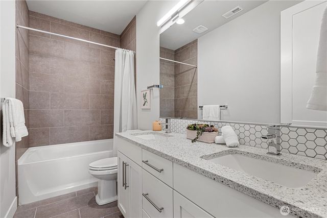 7230 NE 129th St, Kirkland, WA 98034