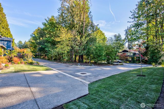 7230 NE 129th St, Kirkland, WA 98034