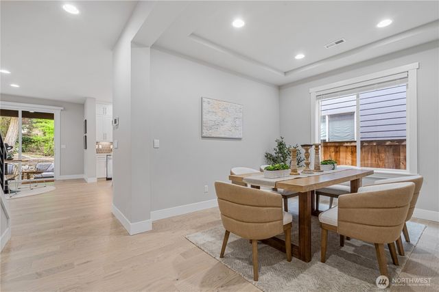 7230 NE 129th St, Kirkland, WA 98034