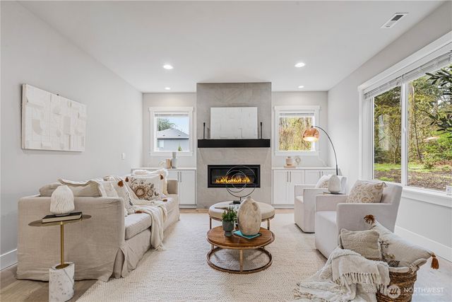 7230 NE 129th St, Kirkland, WA 98034