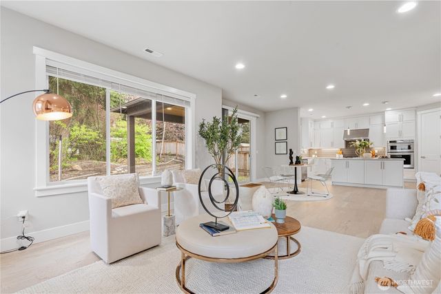 7230 NE 129th St, Kirkland, WA 98034