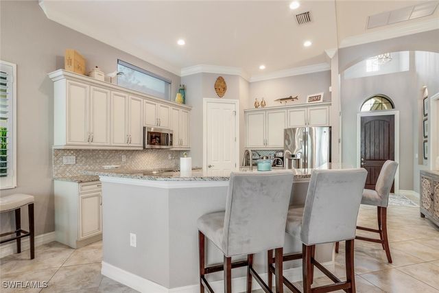 7315 Lantana CIR N, Naples, FL 34119