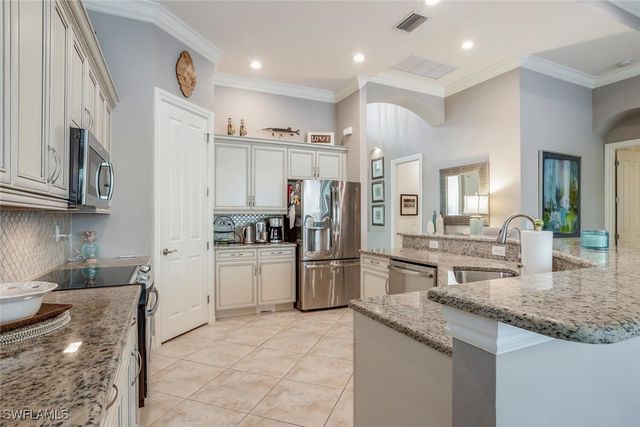 7315 Lantana CIR N, Naples, FL 34119