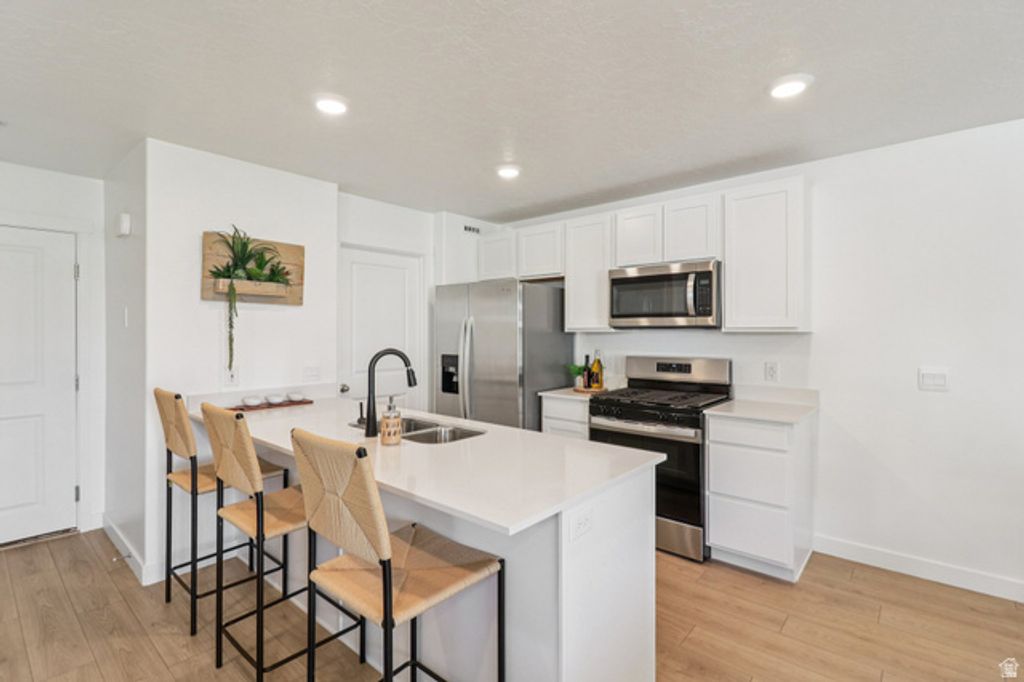Image 5 of property listing at 4369 N BUCKSTONE WAY #1390, Lehi, UT 84048