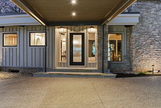 1318 S Jones Mill Lane, Springfield, MO 65809