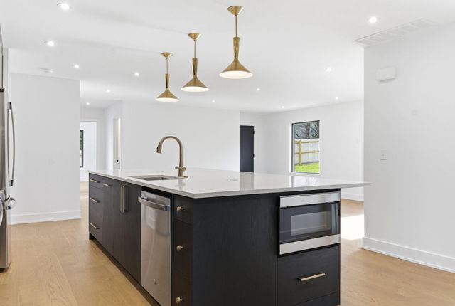 1318 S Jones Mill Lane, Springfield, MO 65809