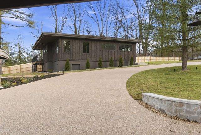 1318 S Jones Mill Lane, Springfield, MO 65809