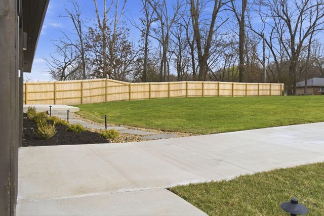 1318 S Jones Mill Lane, Springfield, MO 65809