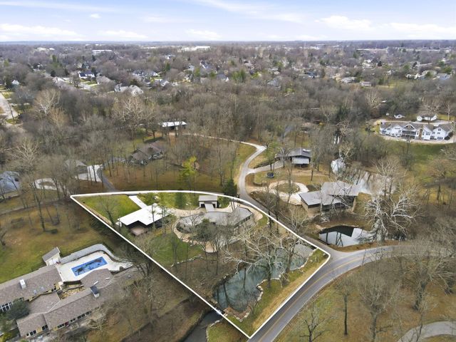 1318 S Jones Mill Lane, Springfield, MO 65809