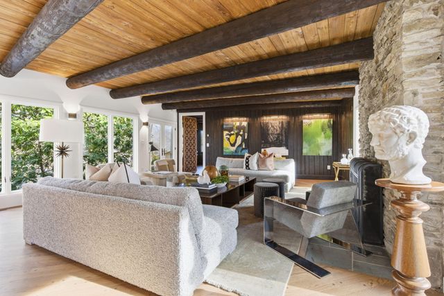 1318 S Jones Mill Lane, Springfield, MO 65809