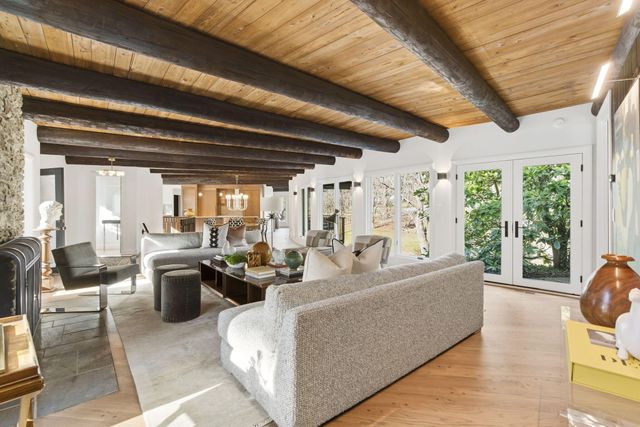 1318 S Jones Mill Lane, Springfield, MO 65809