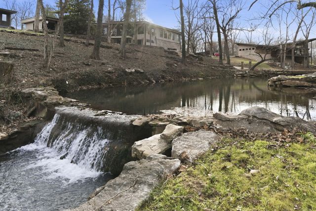 1318 S Jones Mill Lane, Springfield, MO 65809