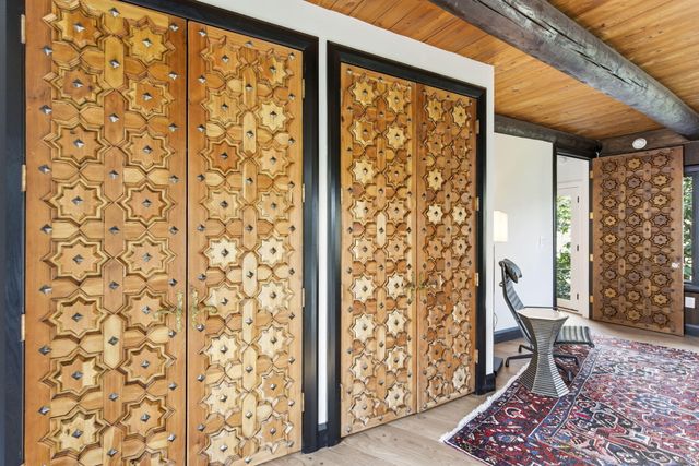 1318 S Jones Mill Lane, Springfield, MO 65809