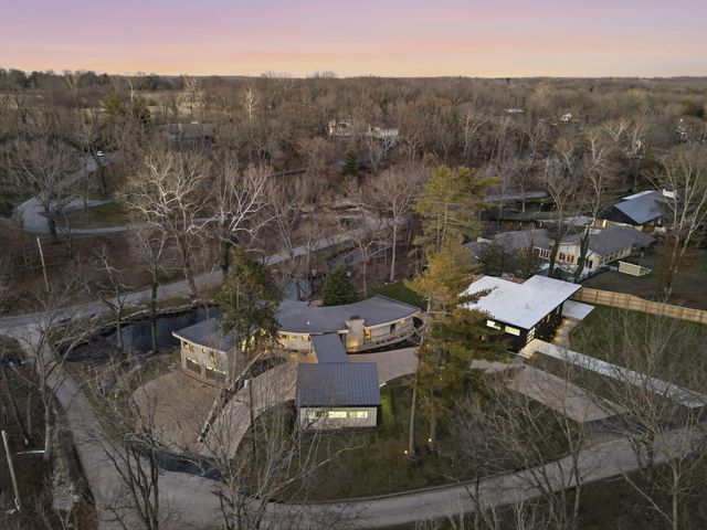 1318 S Jones Mill Lane, Springfield, MO 65809