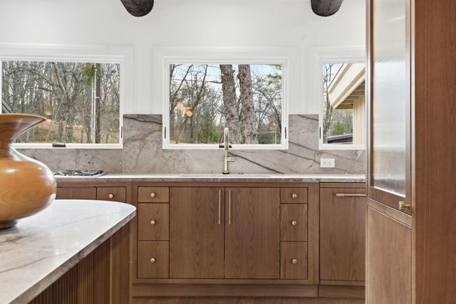 1318 S Jones Mill Lane, Springfield, MO 65809