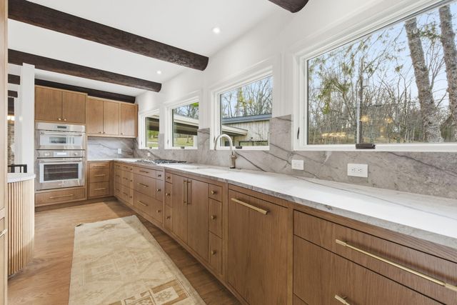 1318 S Jones Mill Lane, Springfield, MO 65809