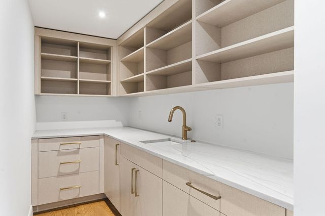 1318 S Jones Mill Lane, Springfield, MO 65809