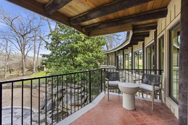 1318 S Jones Mill Lane, Springfield, MO 65809