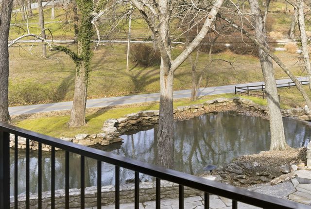 1318 S Jones Mill Lane, Springfield, MO 65809