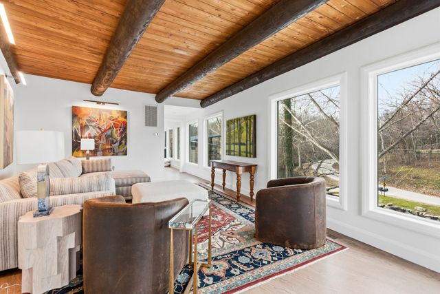 1318 S Jones Mill Lane, Springfield, MO 65809