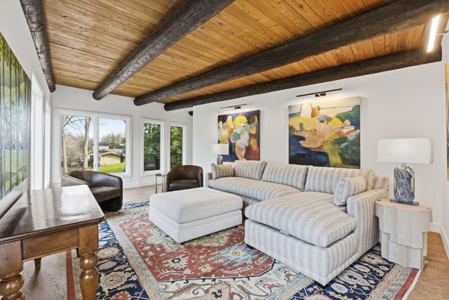 1318 S Jones Mill Lane, Springfield, MO 65809