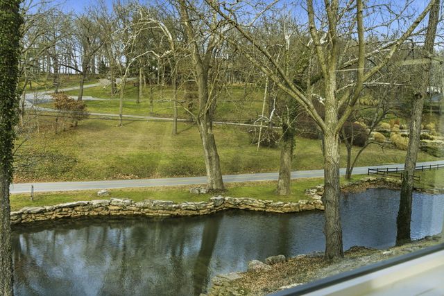 1318 S Jones Mill Lane, Springfield, MO 65809