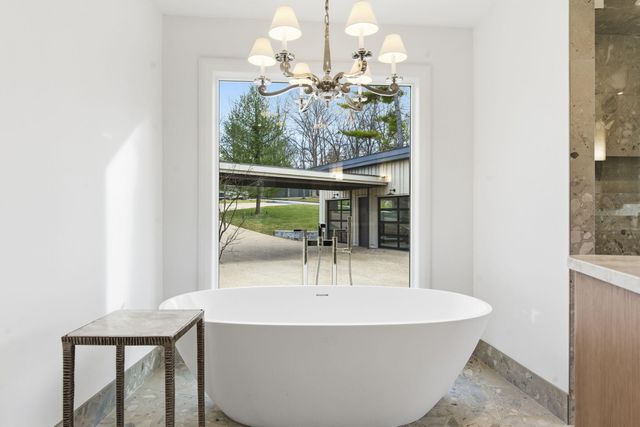 1318 S Jones Mill Lane, Springfield, MO 65809