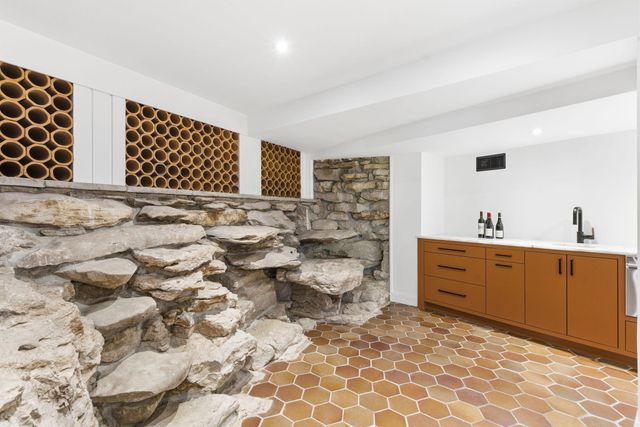 1318 S Jones Mill Lane, Springfield, MO 65809