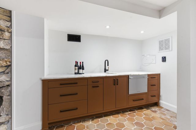 1318 S Jones Mill Lane, Springfield, MO 65809