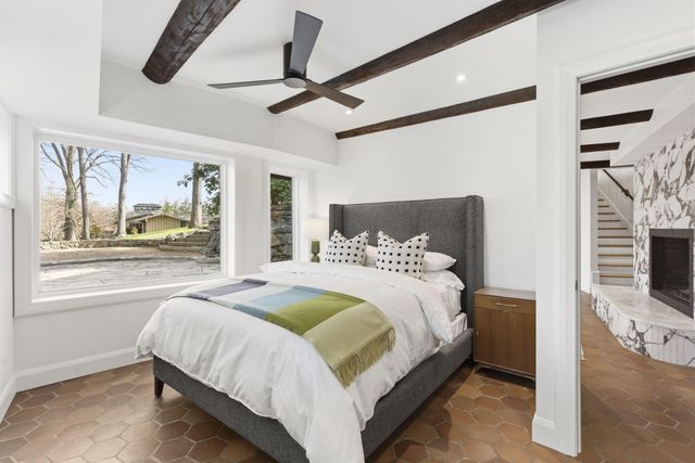 1318 S Jones Mill Lane, Springfield, MO 65809