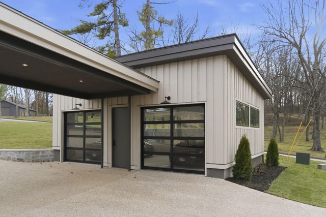 1318 S Jones Mill Lane, Springfield, MO 65809