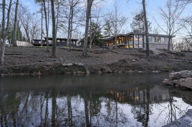 1318 S Jones Mill Lane, Springfield, MO 65809