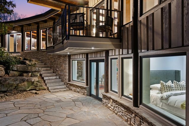 1318 S Jones Mill Lane, Springfield, MO 65809