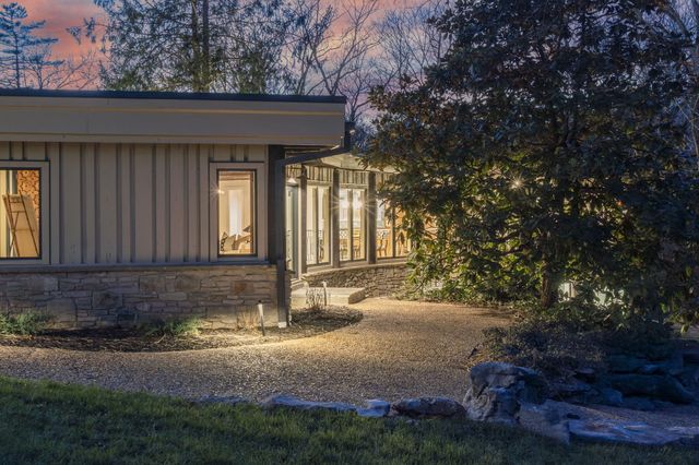 1318 S Jones Mill Lane, Springfield, MO 65809