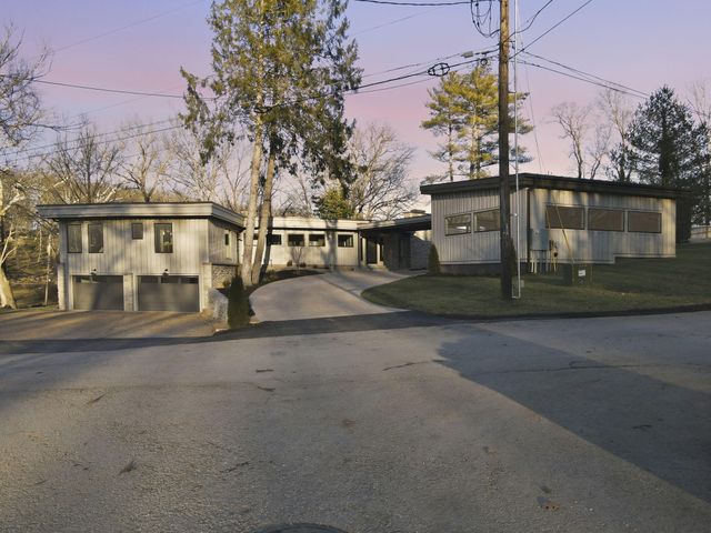 1318 S Jones Mill Lane, Springfield, MO 65809