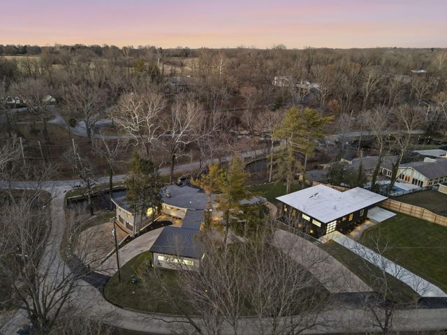 1318 S Jones Mill Lane, Springfield, MO 65809