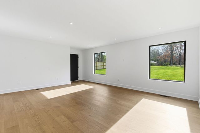 1318 S Jones Mill Lane, Springfield, MO 65809