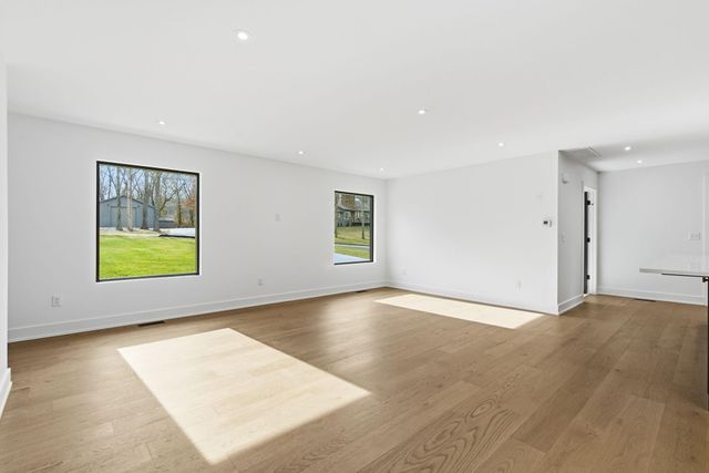 1318 S Jones Mill Lane, Springfield, MO 65809